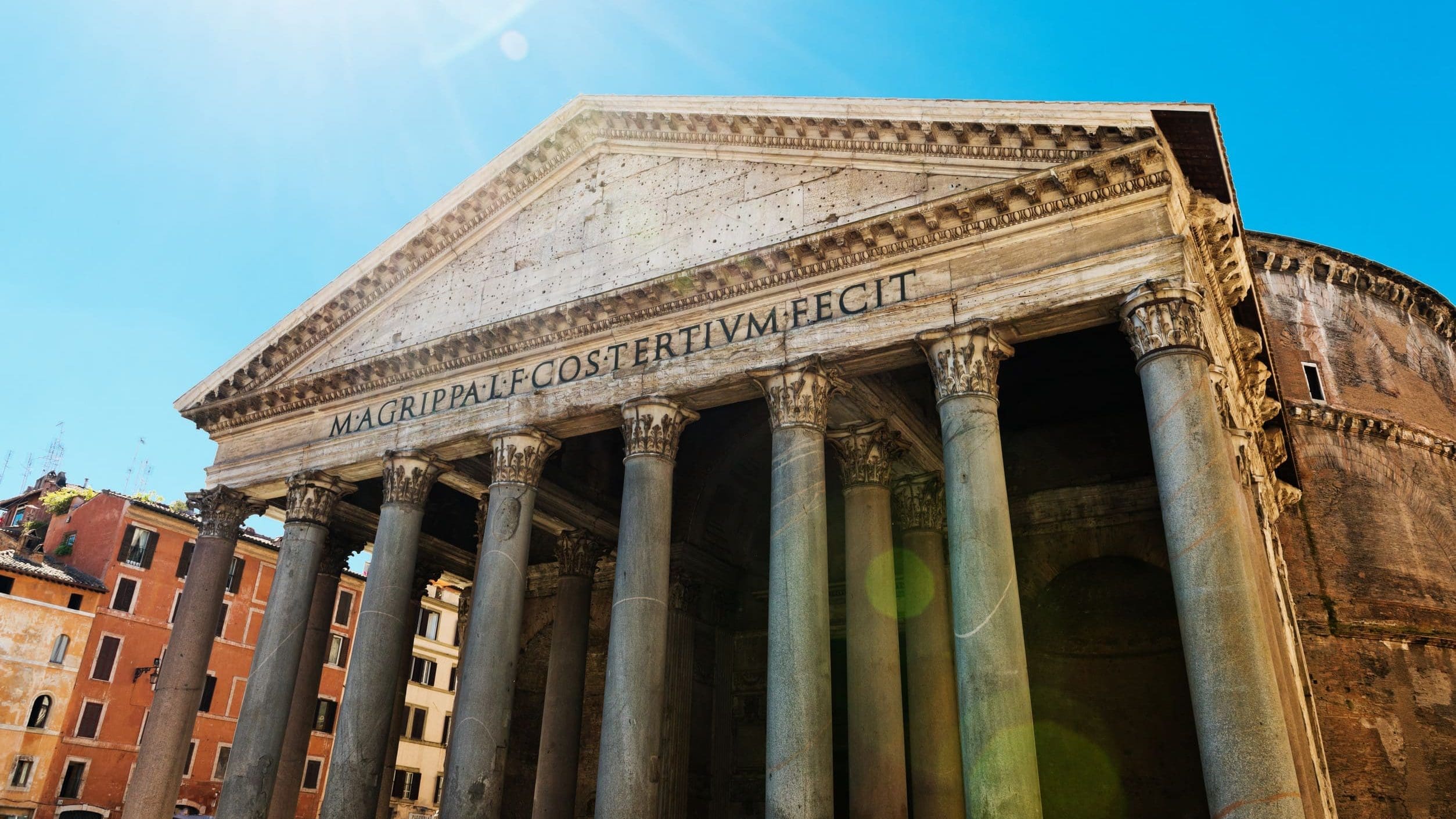 **義大利羅馬（Rome）**的著名地標——**萬神殿（Pantheon）**的正面。